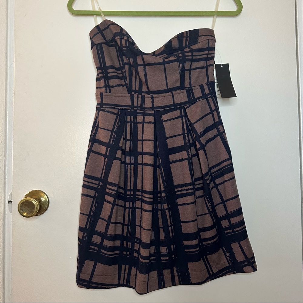 Strapless sweetheart neckline dress